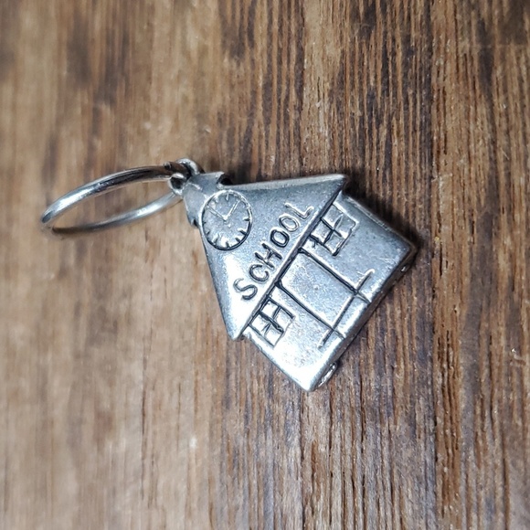 P203 little school house pendant - Picture 1 of 2
